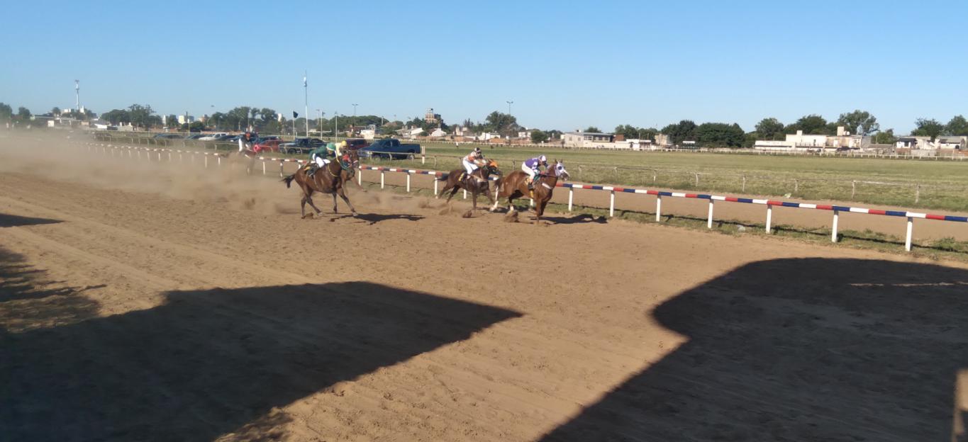 Turf: Espíritu Informante ganó el primer gran premio de la temporada