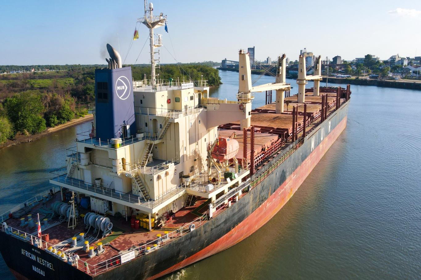 Zarpó un buque rumbo a China e  ingresó otro para exportar a la India