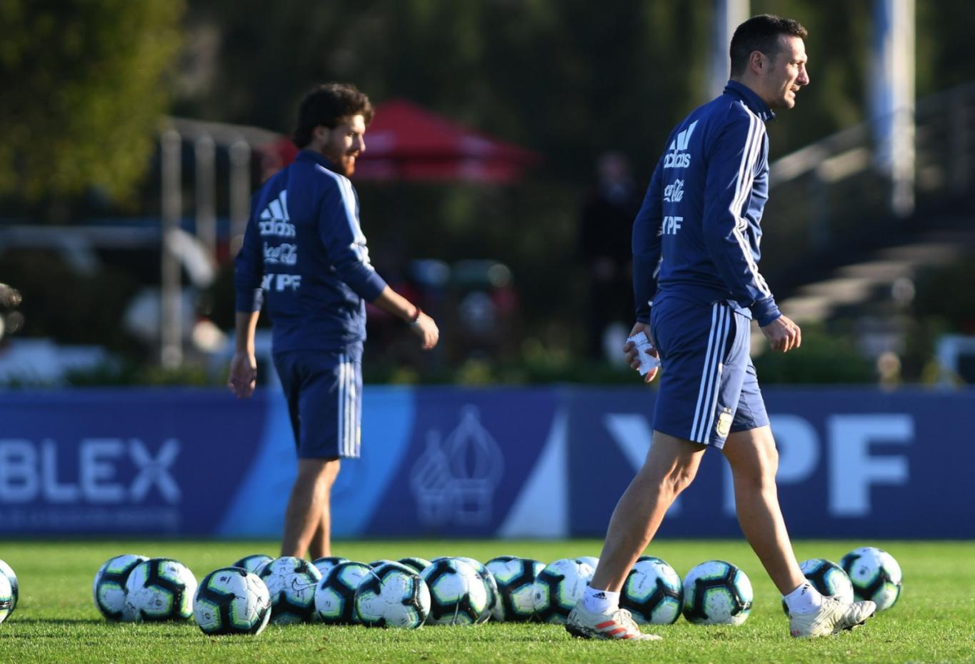 Scaloni cuestiona a FIFA por el fallo del partido con Brasil y la suspensión a jugadores argentinos