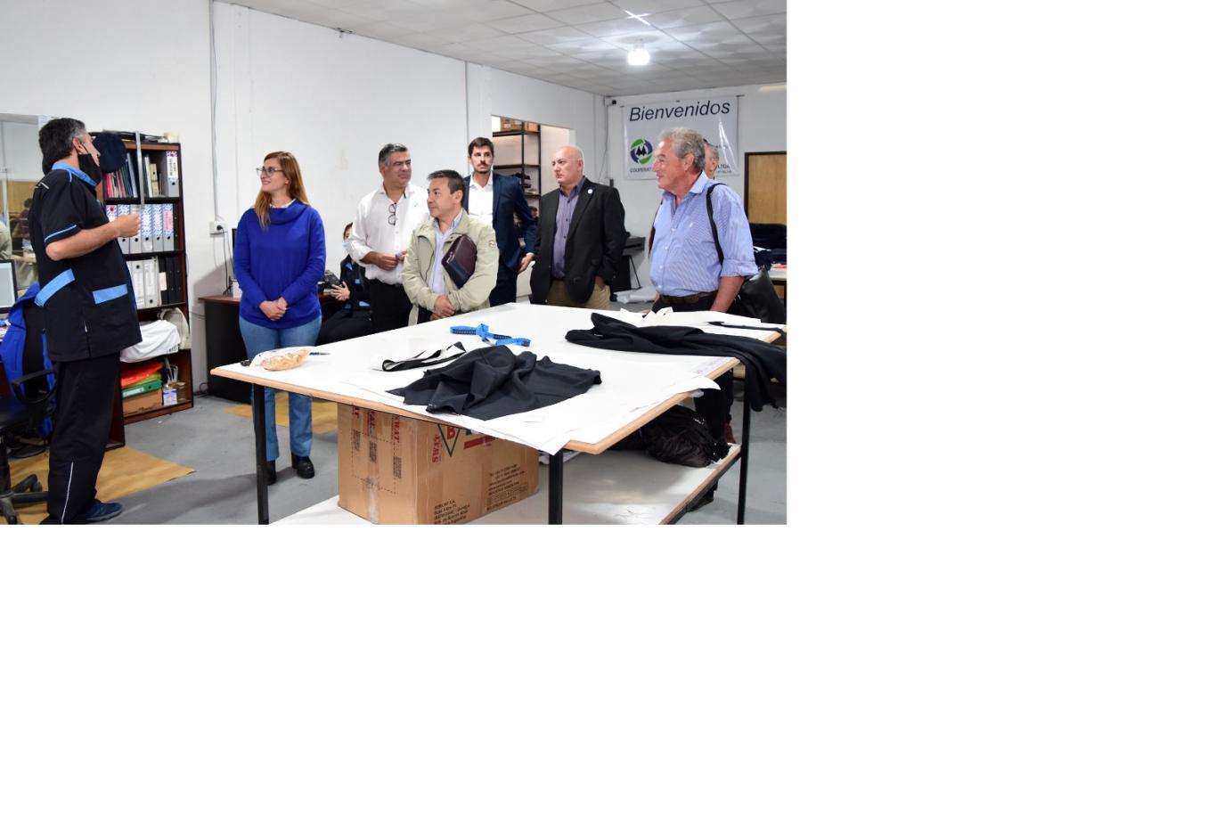 Una cooperativa entrerriana produce indumentaria para  el Ministerio de Defensa