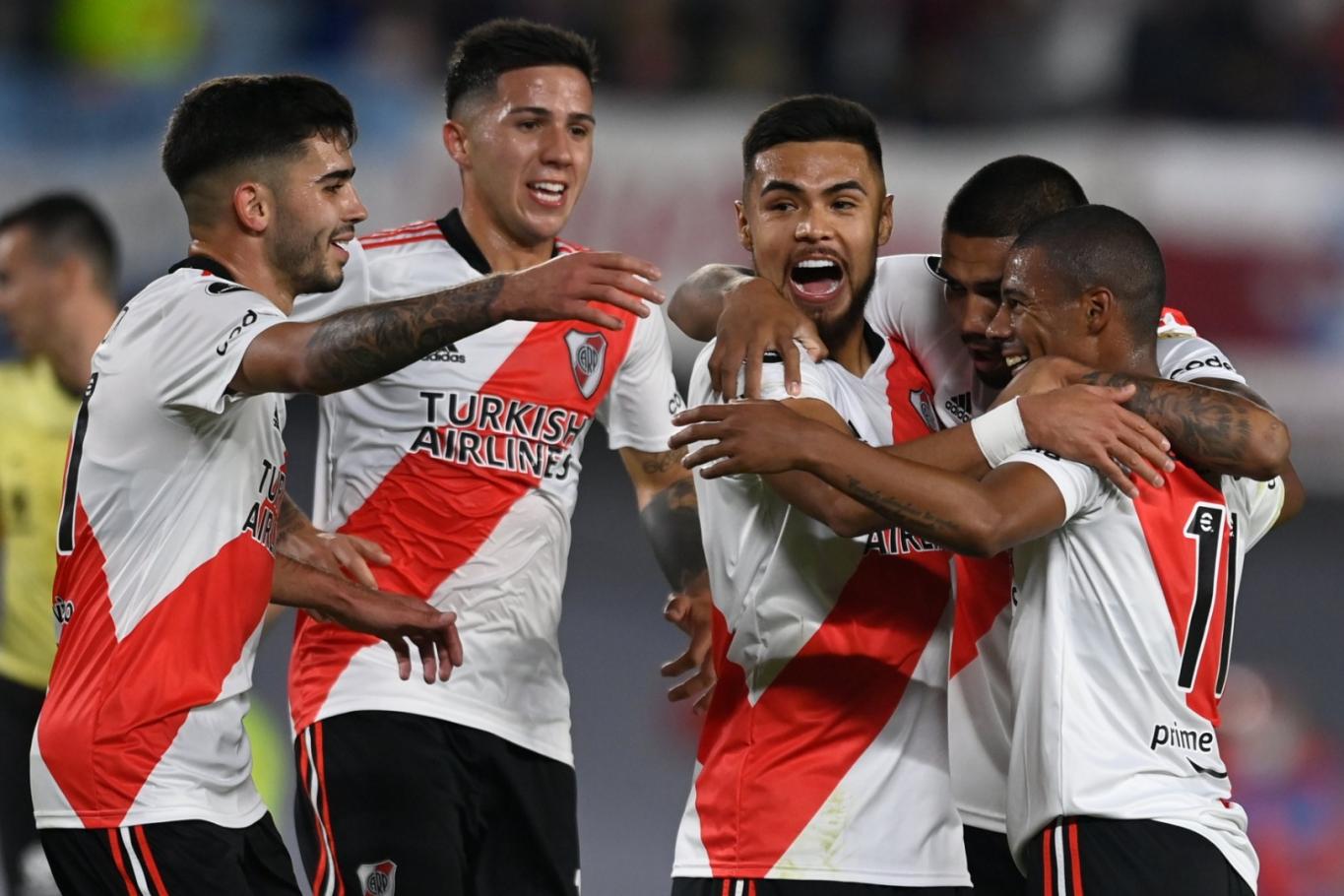 River visita a Banfield para acercarse a la clasificación