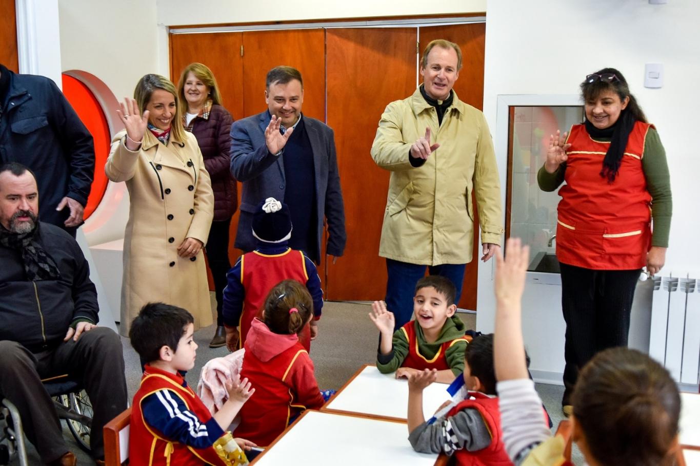 Bordet inauguró obras educativas   y volvió a referirse al gasoil