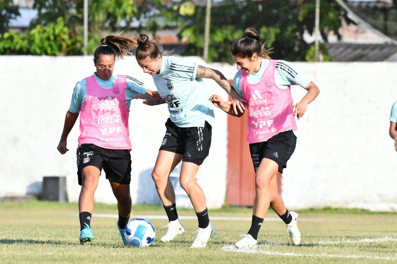 Las argentinas debutan contra Brasil, defensor del título, en la Copa América en Colombia